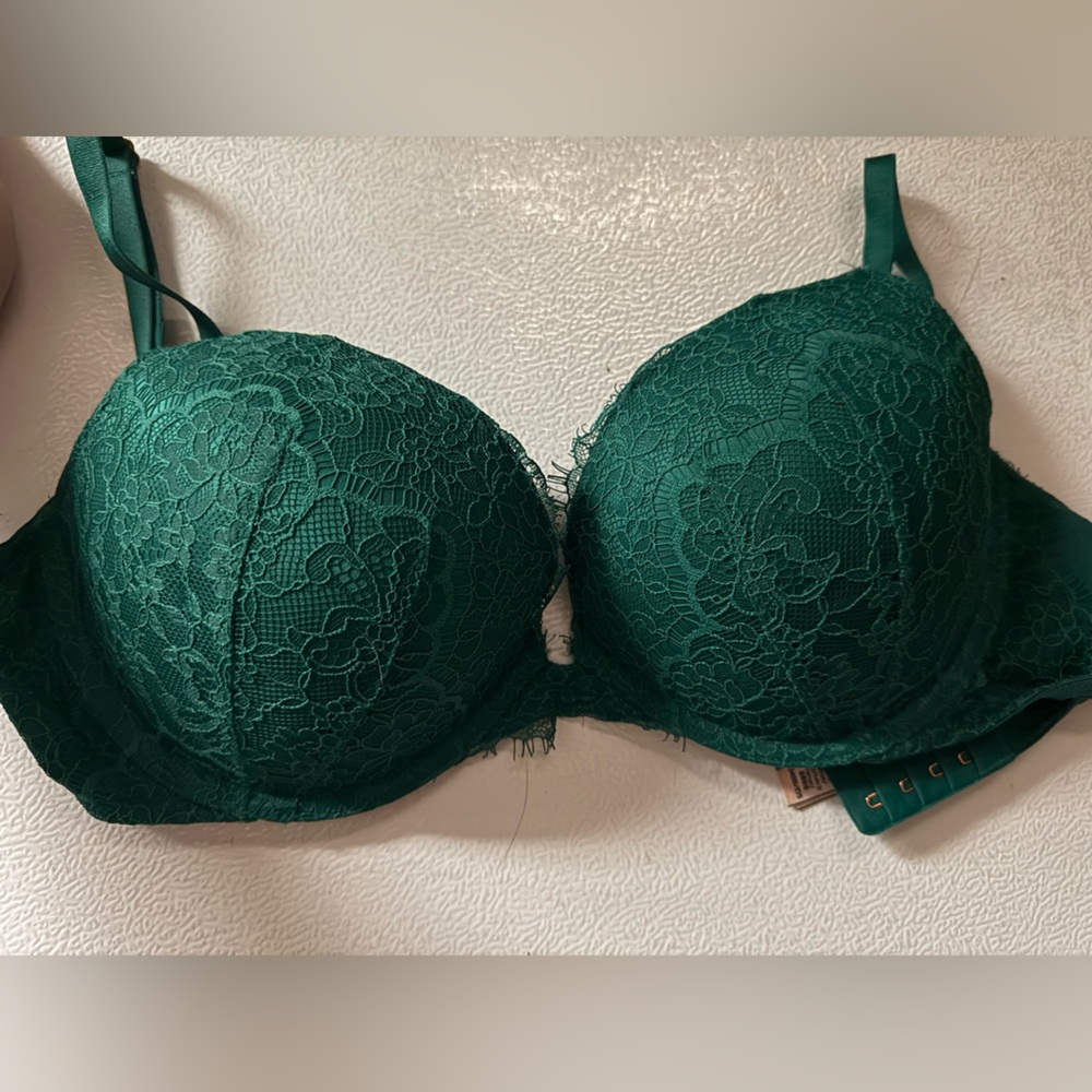 Victoria's Secret Emerald Green Lace Bra